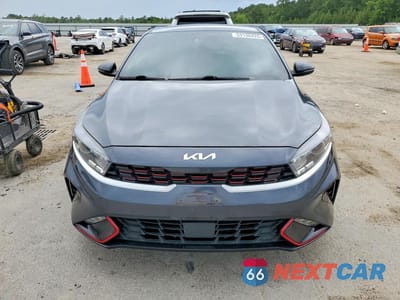Piąte zdjęcie samochodu w środku: 2023 KIA FORTE GT LINE VIN:3KPF54AD8PE587814 - miniatura