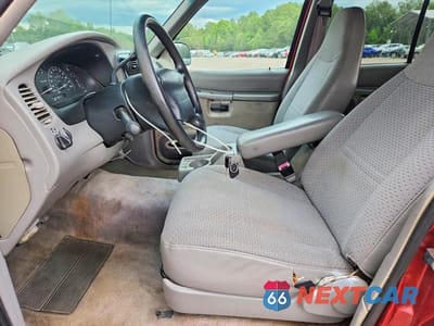 Zdjęcie 7 z 14 samochodu: 2001 FORD EXPLORER VIN:1FMZU62E61UB53902 - miniatura