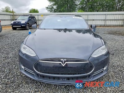 Piąte zdjęcie samochodu w środku: 2015 TESLA MODEL S VIN:5YJSA1E25FF118450 - miniatura