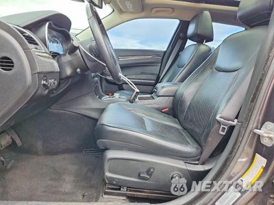 Zdjęcie 7 z 12 samochodu: 2015 CHRYSLER 300C VIN:2C3CCAKG3FH923439 - miniatura