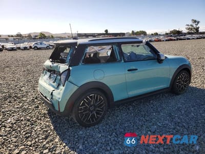 Trzecie zdjęcie samochodu z tyłu: 2025 MINI COOPER S VIN:WMW23GD0XS2X14368 - miniatura