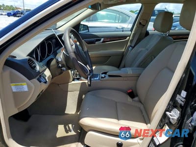 Zdjęcie 7 z 12 samochodu: 2013 MERCEDES-BENZ C 250 VIN:WDDGF4HB1DR272462 - miniatura