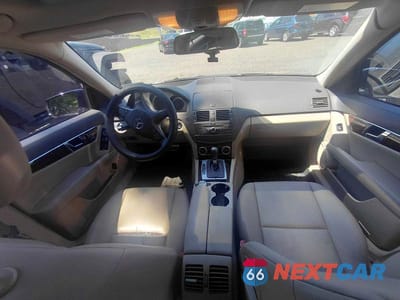 Zdjęcie 9 z 10 samochodu: 2010 MERCEDES-BENZ C 300 4MATIC VIN:WDDGF8BB2AR105863 - miniatura