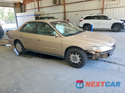 Czwarte zdjęcie samochodu z boku: 2001 HONDA ACCORD LX VIN:1HGCG554X1A014132 - miniatura