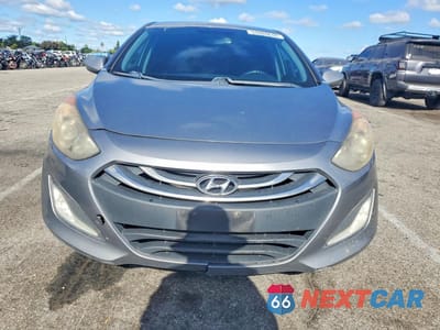 Piąte zdjęcie samochodu w środku: 2013 HYUNDAI ELANTRA GT BASE VIN:KMHD35LE1DU025545 - miniatura