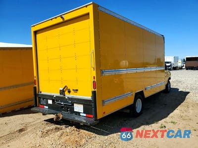 Trzecie zdjęcie samochodu z tyłu: 2023 FORD E350 BOX TRUCK VIN:1FDWE3FN8PDD02960 - miniatura