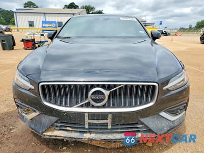 Piąte zdjęcie samochodu w środku: 2022 VOLVO S60 B5 INSCRIPTION VIN:7JRL12TLXNG153996 - miniatura