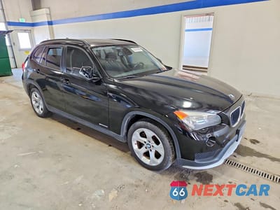 Czwarte zdjęcie samochodu z boku: 2015 BMW X1 SDRIVE28I VIN:WBAVM1C50FV317499 - miniatura