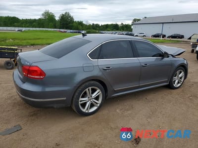 Trzecie zdjęcie samochodu z tyłu: 2015 VOLKSWAGEN PASSAT SE VIN:1VWBV7A33FC070592 - miniatura