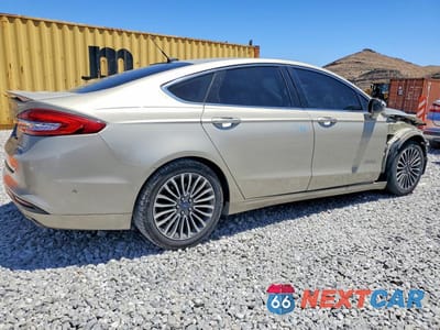 Trzecie zdjęcie samochodu z tyłu: 2017 FORD FUSION VIN:3FA6P0RU0HR105828 - miniatura