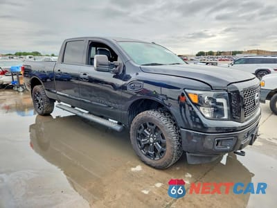 Czwarte zdjęcie samochodu z boku: 2018 NISSAN TITAN XD SL VIN:1N6BA1F48JN520146 - miniatura