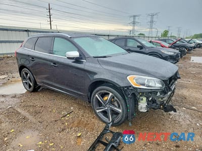 Czwarte zdjęcie samochodu z boku: 2016 VOLVO XC60 T6 R-DESIGN VIN:YV449MRS7G2869158 - miniatura