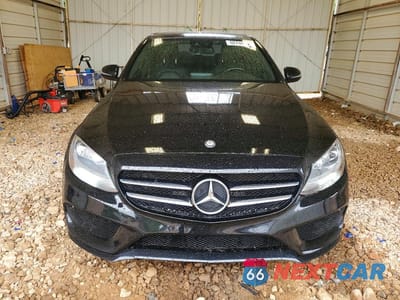 Piąte zdjęcie samochodu w środku: 2017 MERCEDES-BENZ C 300 4MATIC VIN:55SWF4KB3HU202745 - miniatura
