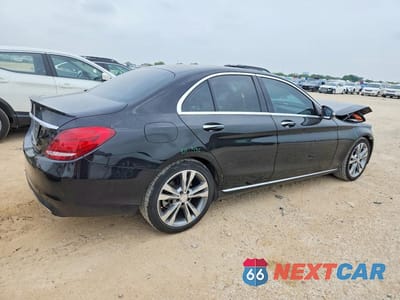 Trzecie zdjęcie samochodu z tyłu: 2017 MERCEDES-BENZ C 300 VIN:55SWF4JB4HU183107 - miniatura