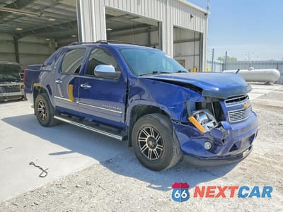 Czwarte zdjęcie samochodu z boku: 2013 CHEVROLET AVALANCHE LTZ VIN:3GNTKGE78DG113094 - miniatura