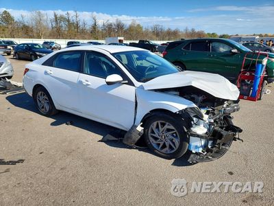 Czwarte zdjęcie samochodu z boku: 2024 HYUNDAI ELANTRA SEL VIN:KMHLM4DG2RU696152 - miniatura