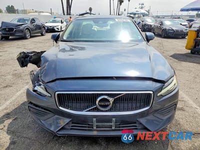 Piąte zdjęcie samochodu w środku: 2020 VOLVO S60 T5 MOMENTUM VIN:7JR102FK2LG050694 - miniatura