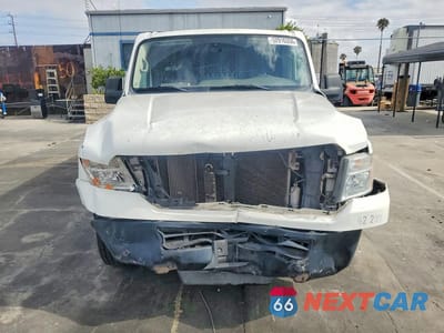 Piąte zdjęcie samochodu w środku: 2018 NISSAN NV 2500 DELIVERY VAN VIN:1N6BF0KY2JN814436 - miniatura