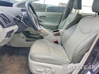 Zdjęcie 7 z 12 samochodu: 2013 TOYOTA PRIUS FOUR VIN:JTDKN3DU3D1716660 - miniatura