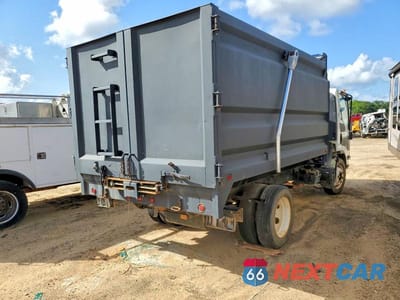 Czwarte zdjęcie samochodu z boku: 2018 ISUZU NPR HD DUMP TRUCK VIN:54DC4W1B3JS801124 - miniatura