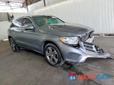 Czwarte zdjęcie samochodu z boku: 2017 MERCEDES-BENZ GLC 300 4MATIC VIN:WDC0G4KB2HF144413 - miniatura
