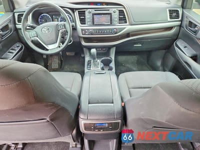 Zdjęcie 8 z 13 samochodu: 2018 TOYOTA HIGHLANDER LE VIN:5TDZZRFH8JS286032 - miniatura