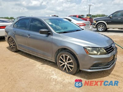 Czwarte zdjęcie samochodu z boku: 2016 VOLKSWAGEN JETTA SE VIN:3VWD67AJ3GM232094 - miniatura