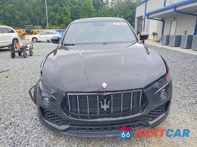Piąte zdjęcie samochodu w środku: 2017 MASERATI LEVANTE VIN:ZN661XUA4HX239247 - miniatura