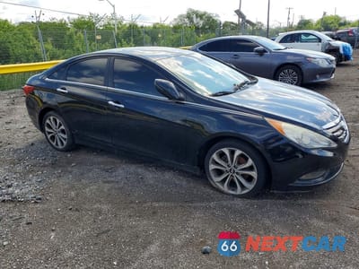 Czwarte zdjęcie samochodu z boku: 2013 HYUNDAI SONATA SE 2.0T VIN:5NPEC4AB4DH612411 - miniatura