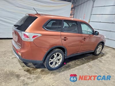 Trzecie zdjęcie samochodu z tyłu: 2015 MITSUBISHI OUTLANDER SE VIN:JA4AZ3A35FZ000112 - miniatura
