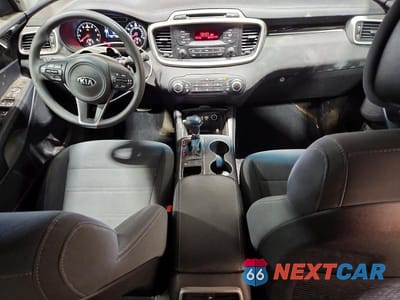 Zdjęcie 8 z 13 samochodu: 2016 KIA SORENTO L VIN:5XYPG4A36GG187243 - miniatura