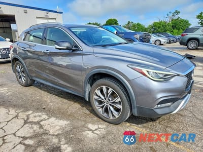 Czwarte zdjęcie samochodu z boku: 2017 INFINITI QX30 PREMIUM VIN:SJKCH5CR2HA038961 - miniatura