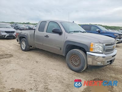 Czwarte zdjęcie samochodu z boku: 2013 CHEVROLET SILVERADO K1500 LT VIN:1GCRKSE72DZ198794 - miniatura