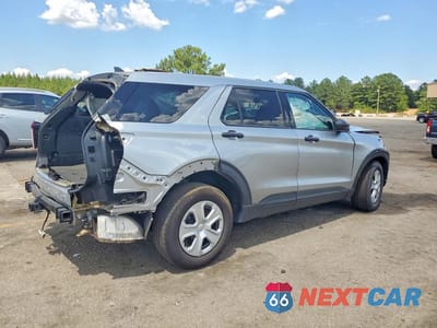 Trzecie zdjęcie samochodu z tyłu: 2024 FORD EXPLORER POLICE INTERCEPTOR VIN:1FM5K8AB7RGA24455 - miniatura