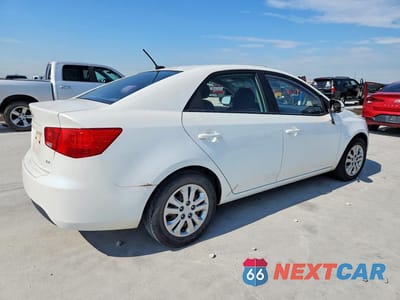 Trzecie zdjęcie samochodu z tyłu: 2011 KIA FORTE EX VIN:KNAFU4A29B5403841 - miniatura