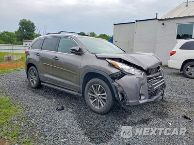 Czwarte zdjęcie samochodu z boku: 2018 TOYOTA HIGHLANDER XLE VIN:5TDJZRFH8JS554641 - miniatura