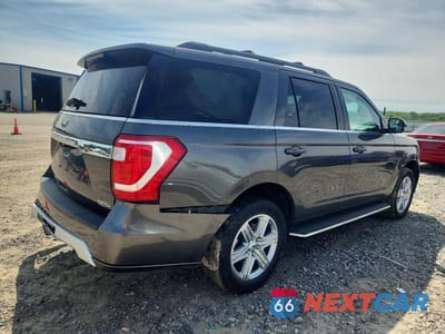 Trzecie zdjęcie samochodu z tyłu: 2021 FORD EXPEDITION XLT VIN:1FMJU1HT8MEA43566 - miniatura