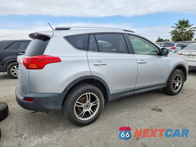 Trzecie zdjęcie samochodu z tyłu: 2015 TOYOTA RAV4 LE VIN:JTMZFREV9FJ056858 - miniatura