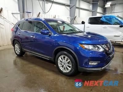 Czwarte zdjęcie samochodu z boku: 2017 NISSAN ROGUE SL VIN:5N1AT2MV9HC889061 - miniatura