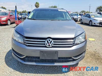 Piąte zdjęcie samochodu w środku: 2014 VOLKSWAGEN PASSAT S VIN:1VWAT7A38EC070264 - miniatura