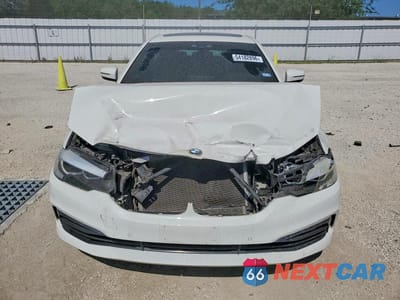 Piąte zdjęcie samochodu w środku: 2018 BMW 530 VIN:WBAJA9C53JB252907 - miniatura