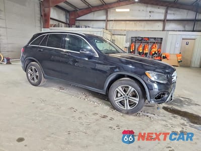 Czwarte zdjęcie samochodu z boku: 2018 MERCEDES-BENZ GLC 300 4MATIC VIN:WDC0G4KB2JV022954 - miniatura