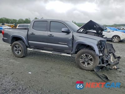 Czwarte zdjęcie samochodu z boku: 2018 TOYOTA TACOMA TRD SPORT VIN:3TMCZ5AN9JM125510 - miniatura
