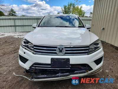 Piąte zdjęcie samochodu w środku: 2015 VOLKSWAGEN TOUAREG V6 TDI VIN:WVGEP9BP2FD003219 - miniatura