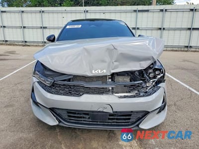 Piąte zdjęcie samochodu w środku: 2022 KIA K5 GT LINE VIN:5XXG64J26NG122114 - miniatura
