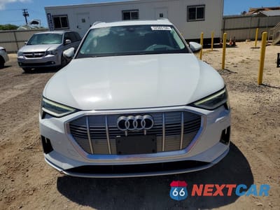 Piąte zdjęcie samochodu w środku: 2019 AUDI E-TRON PRESTIGE VIN:WA1VAAGE2KB022741 - miniatura