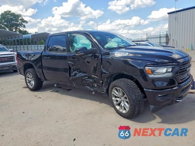 Czwarte zdjęcie samochodu z boku: 2024 RAM 1500 LARAMIE VIN:1C6SRFJT6RN116188 - miniatura
