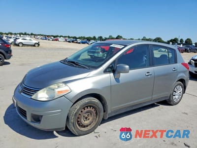 2009 NISSAN VERSA 1.8 S 3N1BC13E19L371331 - główne zdjęcie licytacji z USA - miniatura