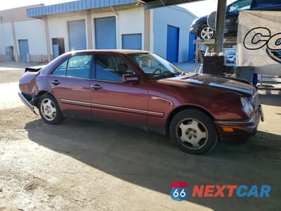 Czwarte zdjęcie samochodu z boku: 1997 MERCEDES-BENZ E 420 VIN:WDBJF72F2VA258792 - miniatura