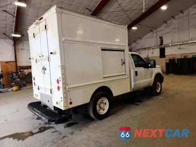 Trzecie zdjęcie samochodu z tyłu: 2015 FORD F250 SUPER DUTY BOX TRUCK VIN:1FDBF2B6XFEA47578 - miniatura